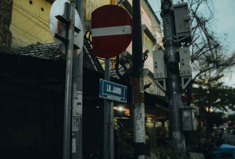 kontras-warna–UAuoZu5gaU-unsplash