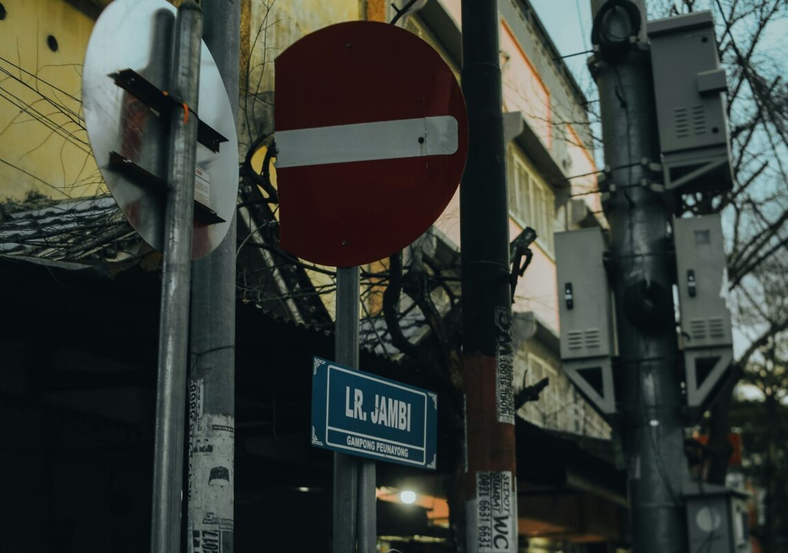 kontras-warna–UAuoZu5gaU-unsplash