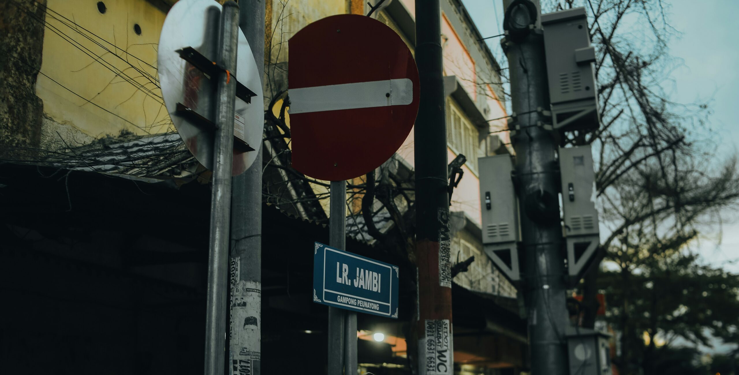 kontras-warna–UAuoZu5gaU-unsplash