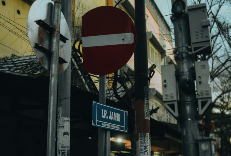 kontras-warna–UAuoZu5gaU-unsplash