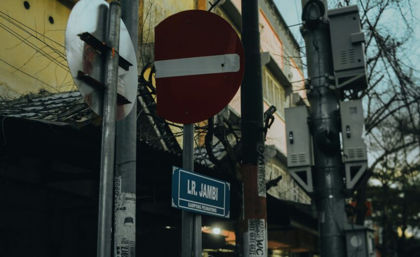 kontras-warna–UAuoZu5gaU-unsplash